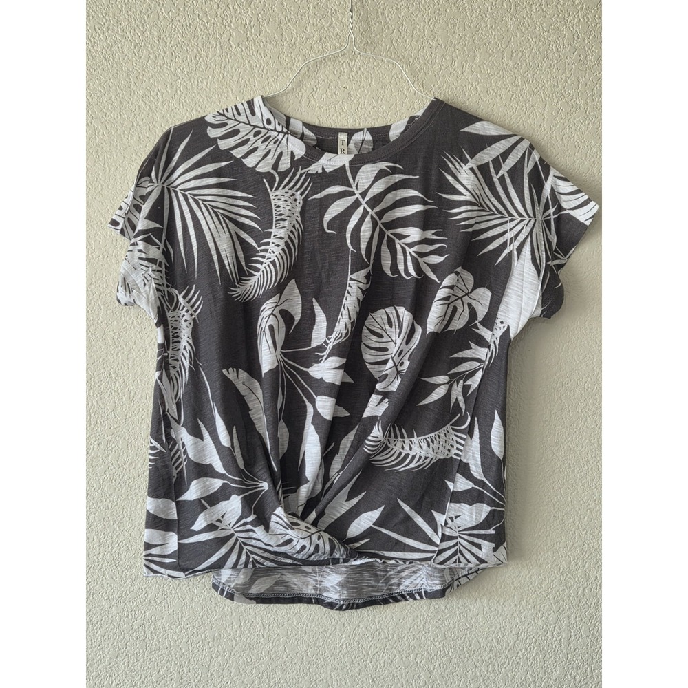 Tryst Shirt Women's Size Small Gray White All over Leaves Print Tshirt Tropical